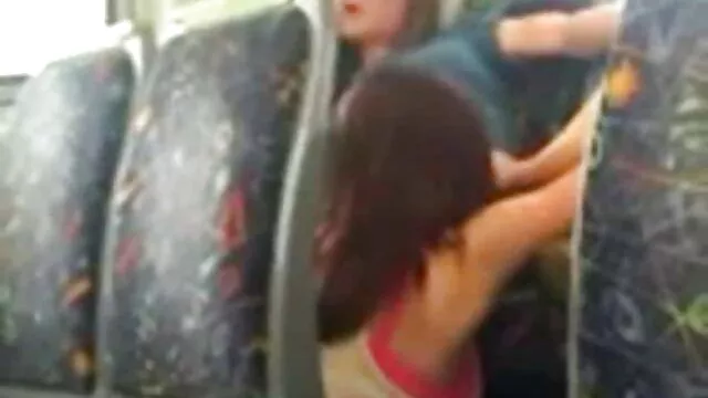 הפורנו הכי טוב, ללא רישום.  שני שכנים ליד שולחן המטבח דופקים את הנשים סקס חינם סרטים אחד של השני.