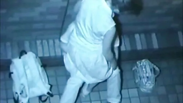 הפורנו הכי טוב, ללא רישום.  בחור צעיר עם ברדס אדום דופק אמא לסביות סרטי סקס חינם רוסיה במטבח