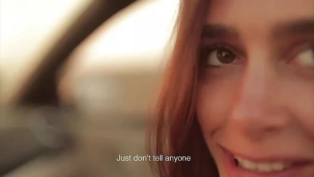 הפורנו הכי טוב, ללא רישום.  שחרחורת עם גרביונים סרטי סקס ישראלים חינם אפורים נותנת לחבר כוס מלקק