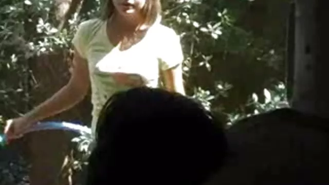 הפורנו הכי טוב, ללא רישום.  ליידי ליטוף כובע ואוננות אנאלית באמצעות מלפפון במצלמת סירטוני סקב אינטרנט