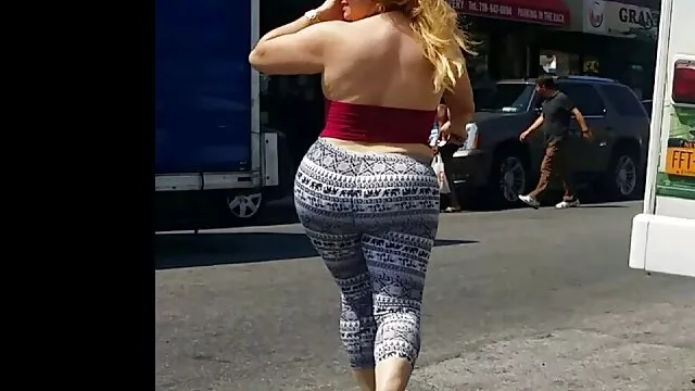 הפורנו הכי טוב, ללא רישום.  לטינית שופעת עם שיער ארוך דופקת את סרטוני סקס להורדה חינם עצמה בנרתיק עם צעצוע