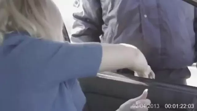 הפורנו הכי טוב, ללא רישום.  ג ' נט גרסיה מדגמנת בגד גוף אדום מול המצלמה סרט סקסי חינם וזורחת על התחת שלה