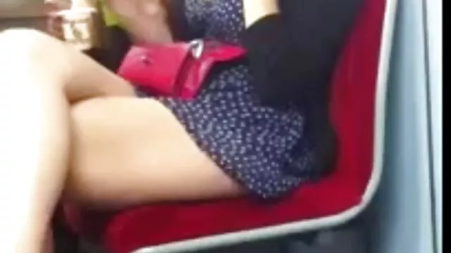 הפורנו הכי טוב, ללא רישום.  קטיה מציעה עיסוי מיני סקסית מאוננת
