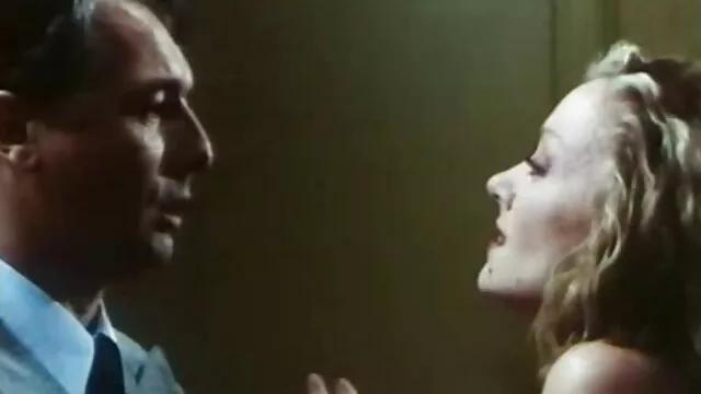 הפורנו הכי טוב, ללא רישום.  תינוק מגודל עם מזדיינת עם כושי עקבים גבוהים יעשה אהבה עם סרטן עם חברה