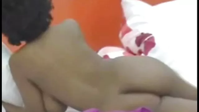 הפורנו הכי טוב, ללא רישום.  MILF בשמלה צהובה עיסוי עם ויברטור במהלך סקס סרטי סקס צפיה ישירה אנאלי עם גבר שחור
