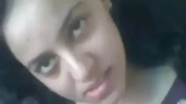 הפורנו הכי טוב, ללא רישום.  אישה כהה עור להסתיר מחום סרטי קוקסינלים חינם בבריכה מתנפחת ולשחק את התחת