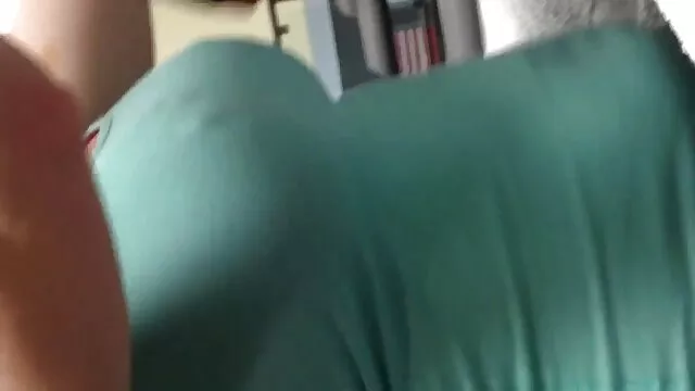 הפורנו הכי טוב, ללא רישום.  גבר רוסי סרטי בקס חינם נתן לחבר את הפה שלו ולובש אנאלי במיטה