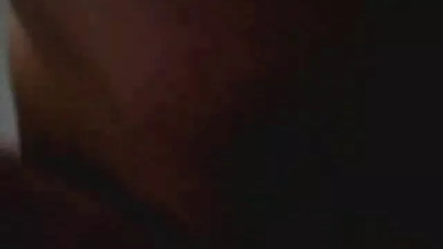 הפורנו הכי טוב, ללא רישום.  האיש מצא בחורה סרטוני פורנו חינם בגלל החור פיסטינג ודילדו המזוין ו החדרת בורג בפה והכוס של שלהם