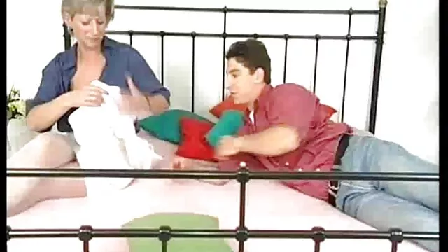 הפורנו הכי טוב, ללא רישום.  קריסטל בויד מוצצת לאהובה ולזין סקס לצפיה ישרה בחינם שלו.