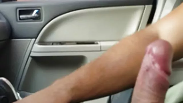 הפורנו הכי טוב, ללא רישום.  גבר מושך נערה מתולתלת לתוך נרתיק ומגשש את סרט ארוטי חינם הפין בין השדיים הגדולים שלה